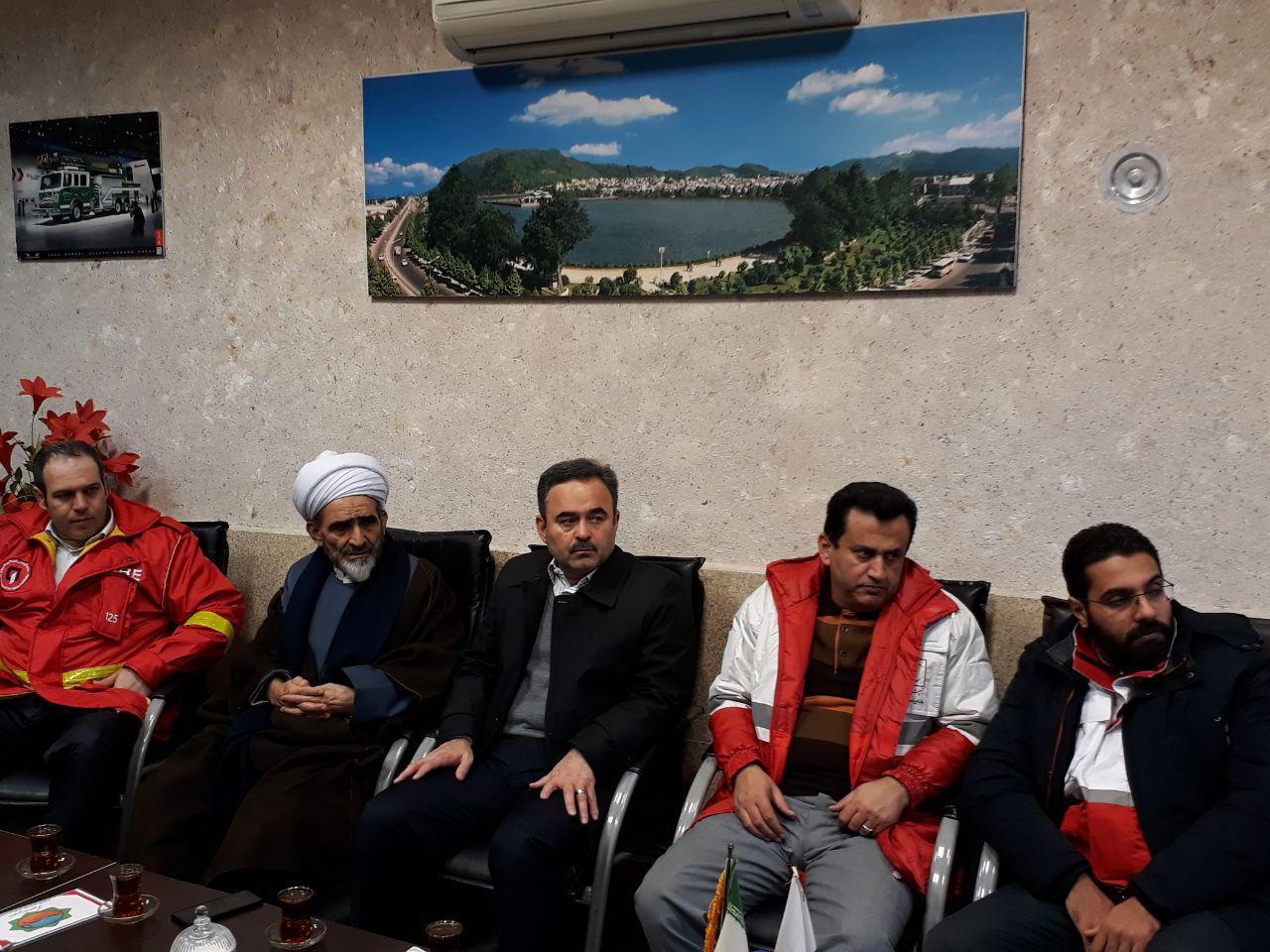 حضور امام جمعه ،فرماندار، فرمانده نیروی انتظامی ،رؤسا و معاونین ادارت در دفتر مدیریت بحران شهرداری لاهیجان